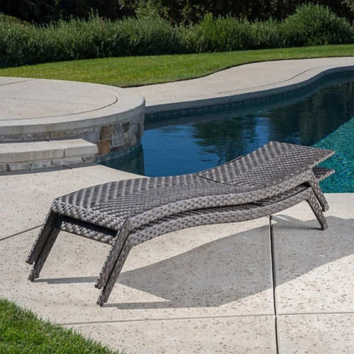 SunVilla Wicker Lounge Chair