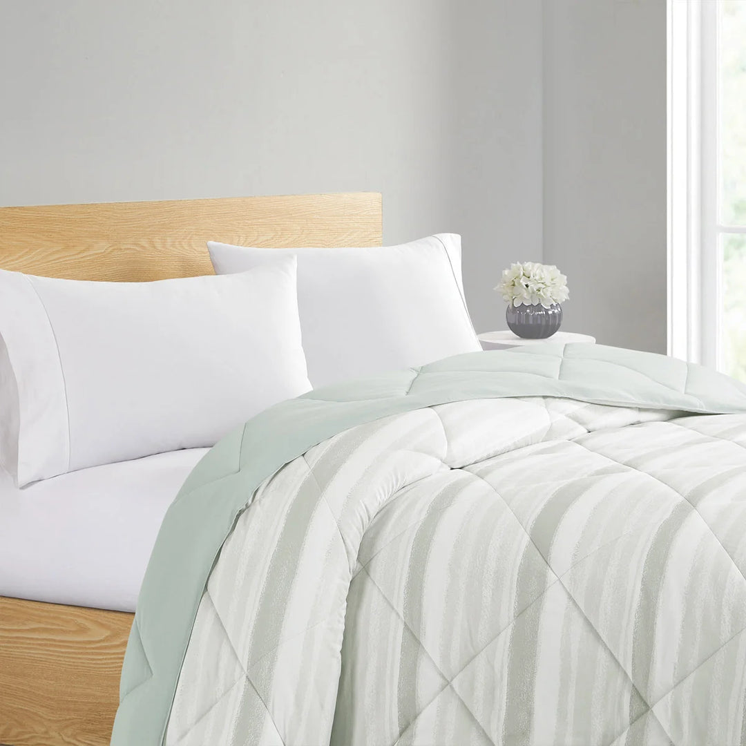 Simmons Down Alternative Comforter